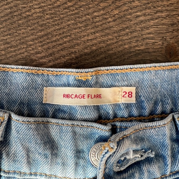Levi’s Ribcage Flare - Picture 6 of 7